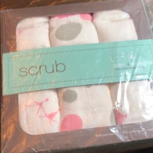 Aden and anais bathing beauty Muslin washcloth